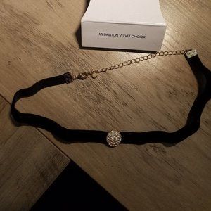 Avon Velvet Choker (NIB)